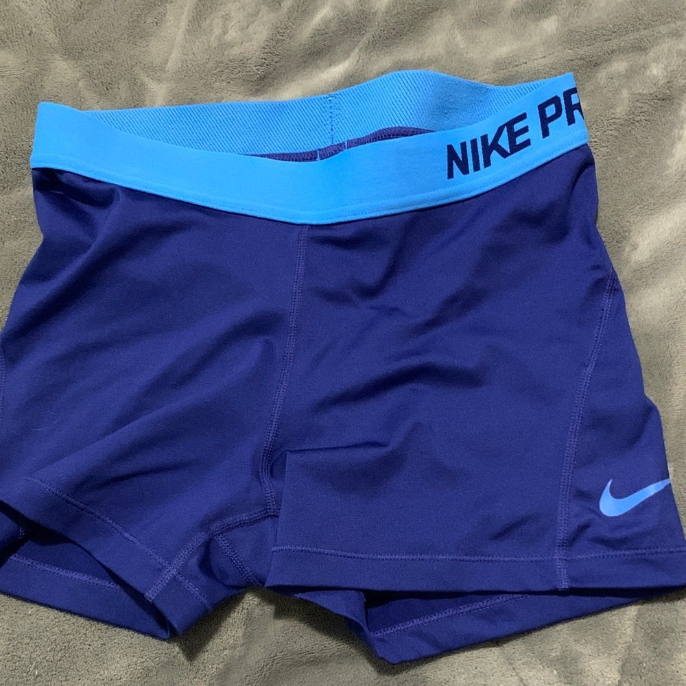 NIKE PRO  dri-fit women’s running shorts Medium